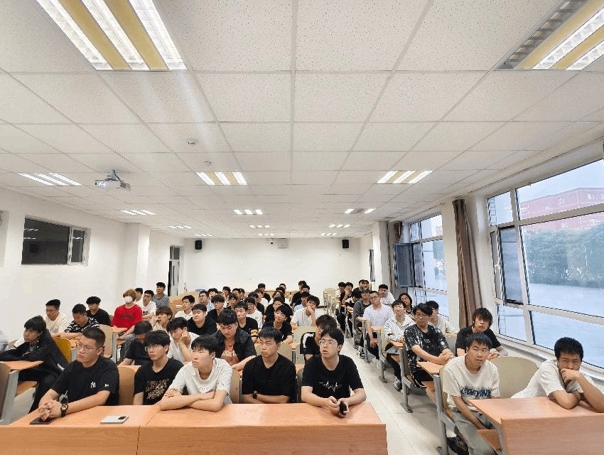 以影润心，以德树人┃机电工程系开展父亲节感恩教育观影活动