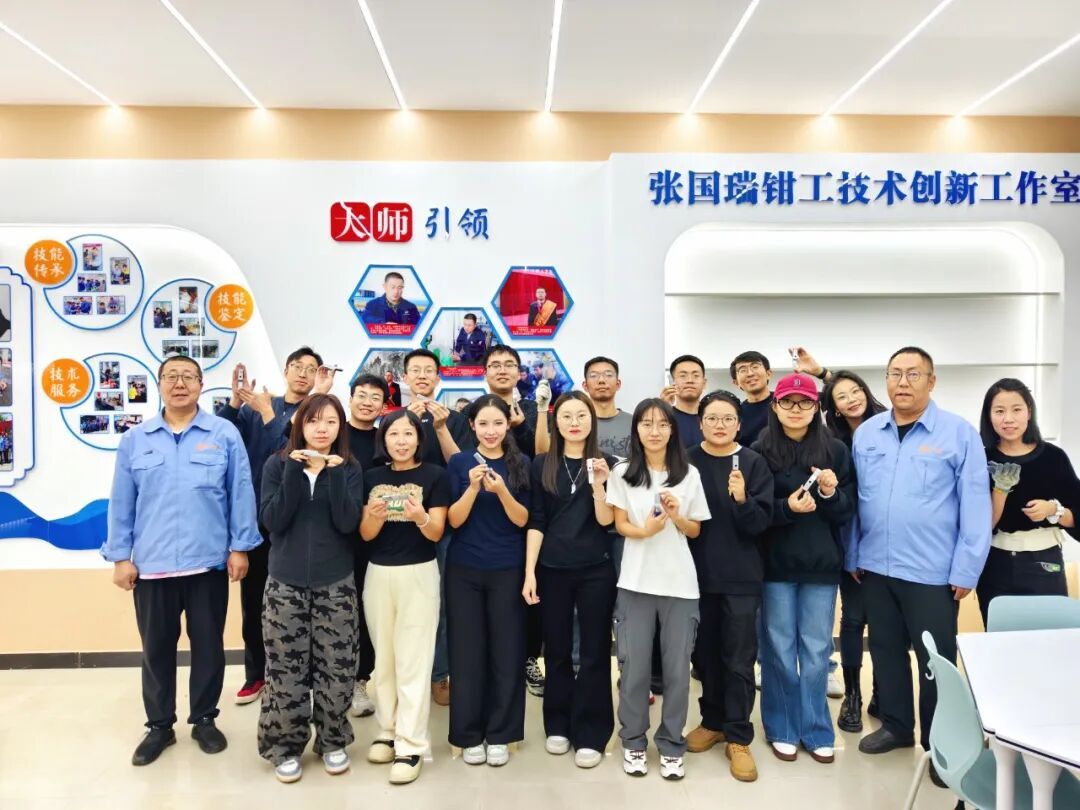 学院2025年新入职教师钳工实践培训圆满结束